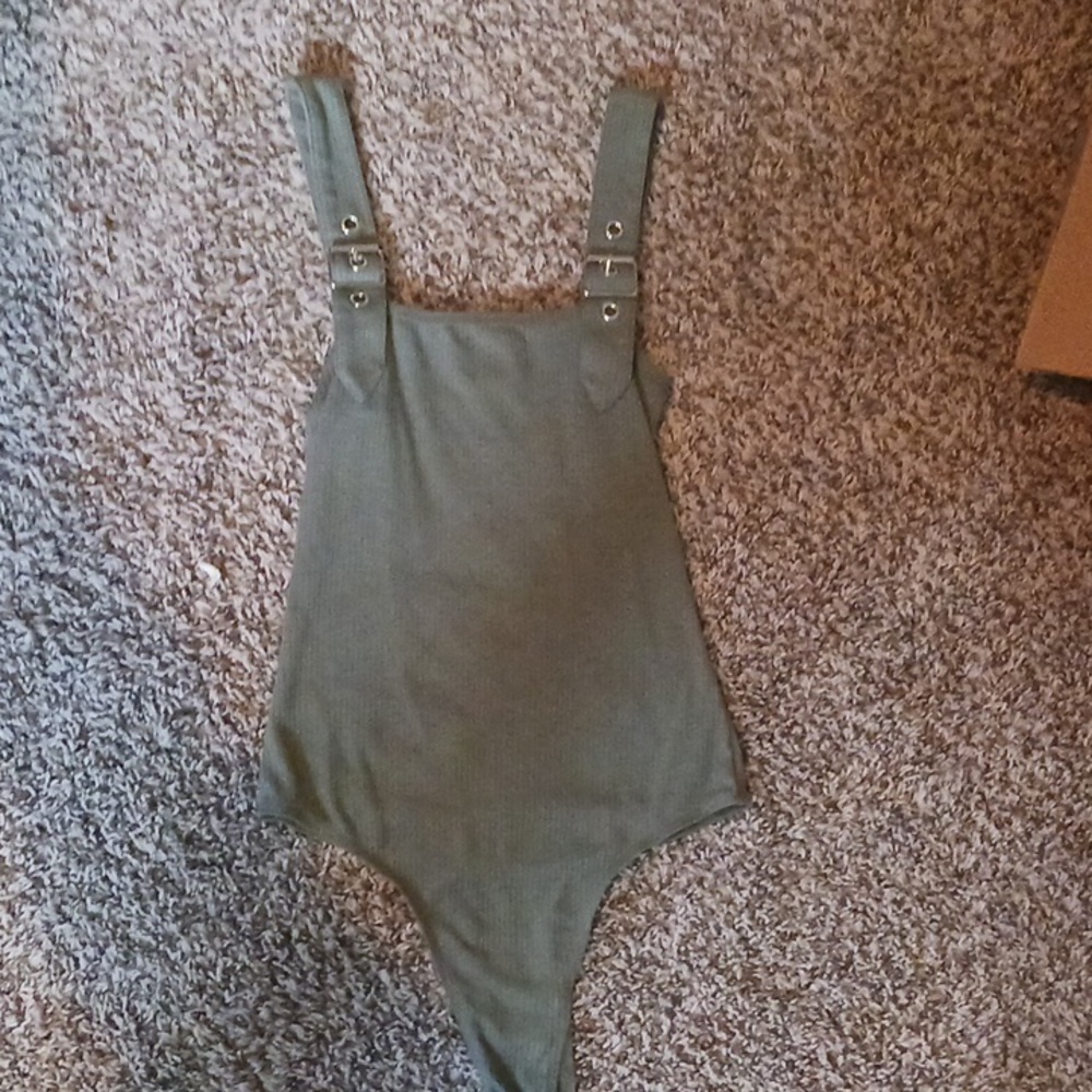 Green ribbed bodysuit from rue 21